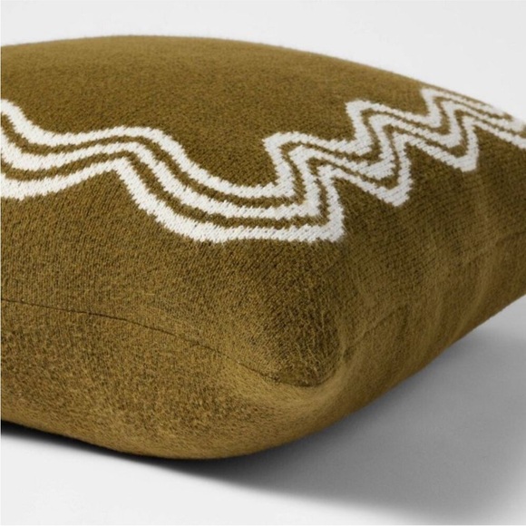 STUDIO MCGEE NWT jacquard knit pillow w/ scallop detail -olive green -24” - Picture 3 of 5